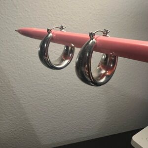 Not real Silver Hoop Earrings
‼️Clamp is hard to clamp and unclamp